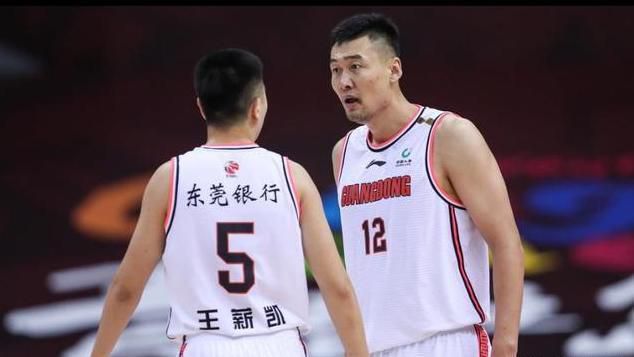 追光动画电影 《白蛇2：青蛇劫起》发布终极预告及海报，国漫首位大女主小青展现非凡魅力，对救姐执念的坚定态度一览无遗，精妙的动作场面和冒险情节更是频频增添看点，奇幻元素与情感元素也恰如其分的烘托出小青救小白的情绪